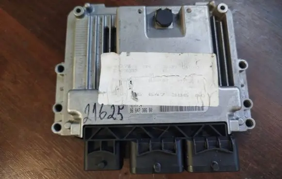 Peugeot 308 Engine control unit/module 964738680