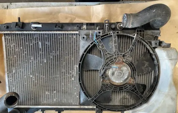 Toyota Prius (NHW20) Coolant radiator
