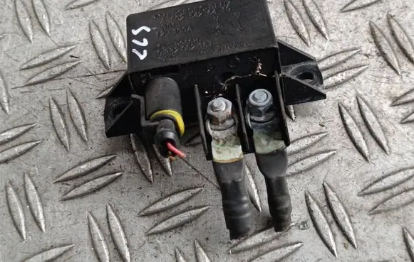 Mercedes-Benz CLS C219 Charging relay A0025426419 0332002167 12V100A