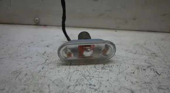 Front fender indicator light