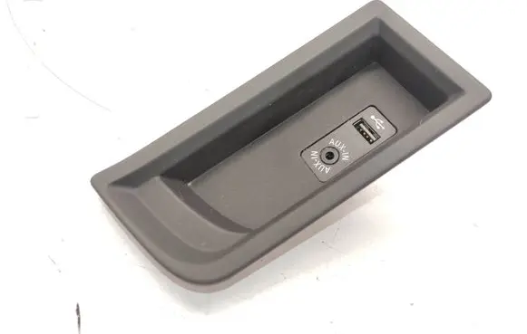 BMW 1 F20 F21 AUX in-socket connector 105026812 9207357 5845071
