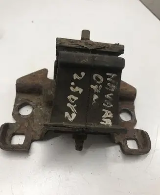 Nissan Navara D40 Engine mount bracket 11220EB300