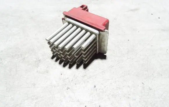 Volkswagen PASSAT B5 Coolant fan relay 1J0907521