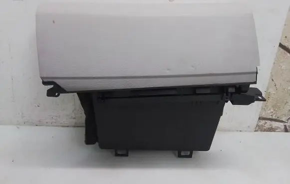 Mercedes-Benz B W245 Glove box