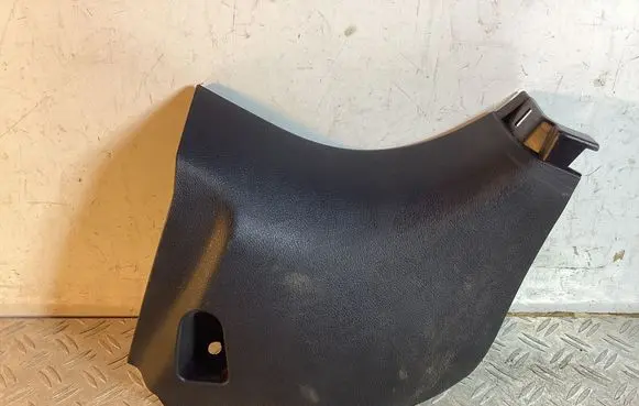 Foot area side trim