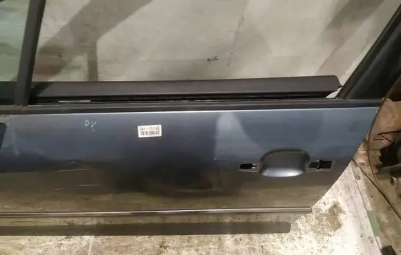 Peugeot 407 Front door glass trim molding 