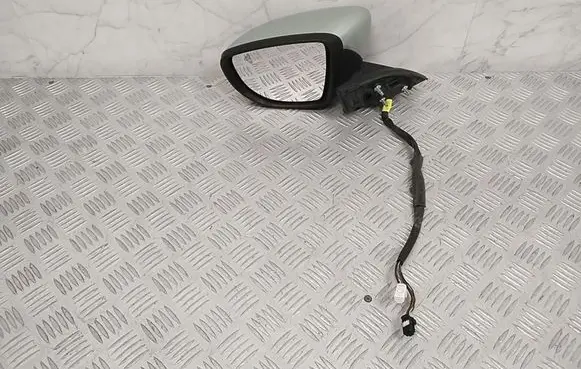 Nissan Leaf II (ZE1) Front door electric wing mirror 22705001