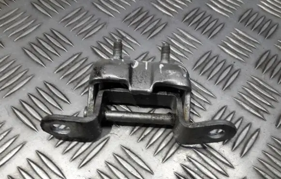 Tailgate/trunk/boot hinge