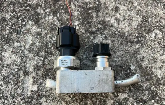 Lexus RX 450H Air conditioning (A/C) pressure sensor 4990007880
