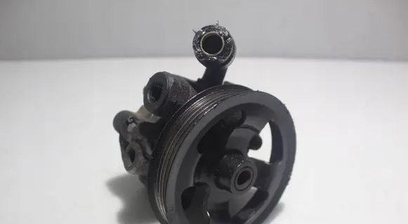 Toyota Corolla Verso E121 Power steering pump