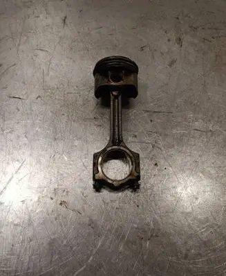 Renault Clio IV Piston with connecting rod 