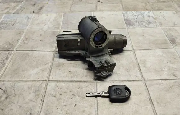Volkswagen Sharan Ignition lock P012106