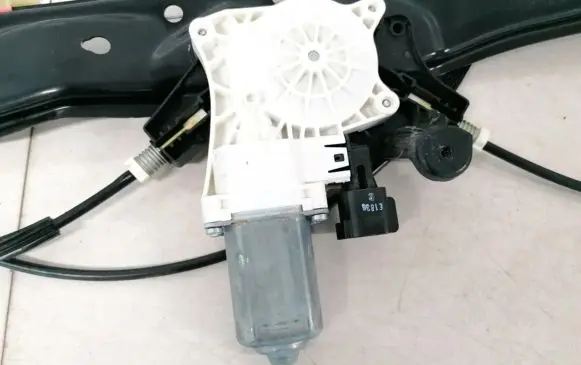 Land Rover Discovery Sport Front door window regulator motor fk7223201ac c39790-101