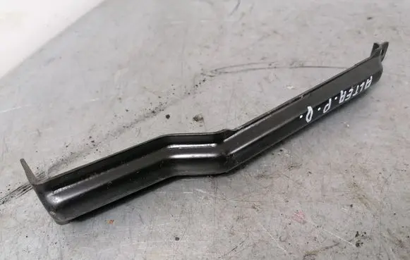 Seat Altea XL Fender mounting bracket 5P0803250A