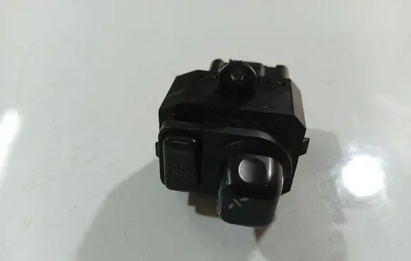 Honda Accord Wing mirror switch SeaG012M1