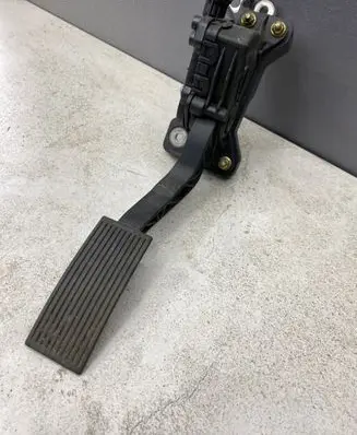 Nissan Pathfinder R51 Accelerator throttle pedal 18002EB400 6PV93390102