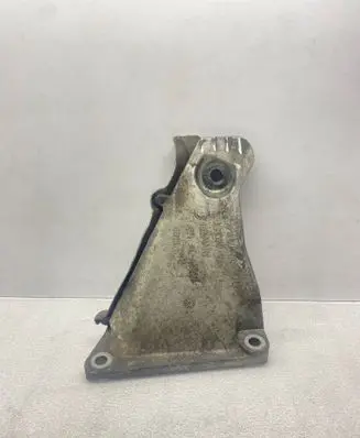 Engine mounting bracket