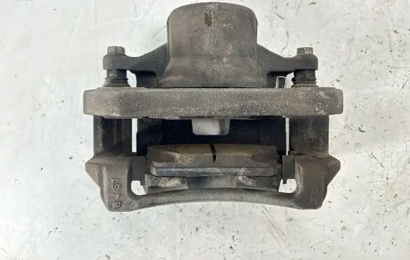 Buick Encore I Front brake caliper 13588977 8J51