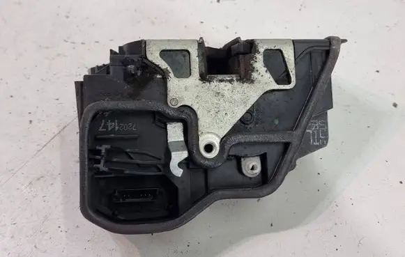 BMW 1 E81 E87 Rear door lock 7202147