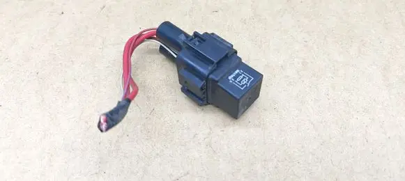 BMW 1 F20 F21 Coolant fan relay 9207913