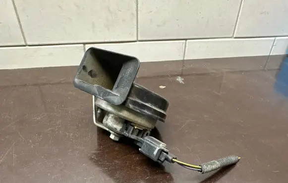 Volvo V40 Horn signal 31283383