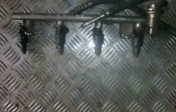 Fuel main line pipe