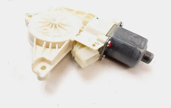 Mercedes-Benz E W212 Front door window regulator motor A2048200242 0130822502