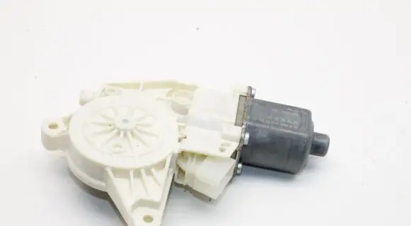 Mercedes-Benz B W246 W242 Front door window regulator motor A2469065100