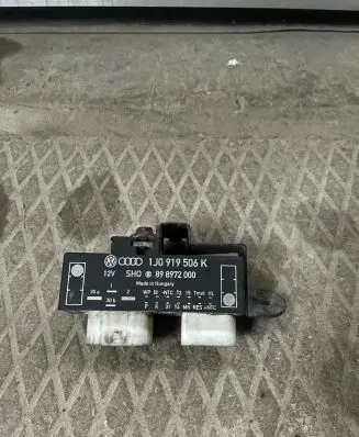 Volkswagen Golf IV Coolant fan relay 1J0919506K 898972000