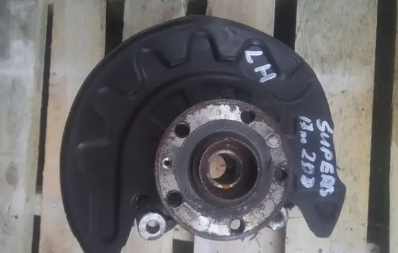 Skoda Superb B8 (3V) Front wheel hub 5Q0407257A