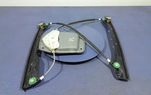 Volkswagen Golf Plus Front door window regulator with motor 