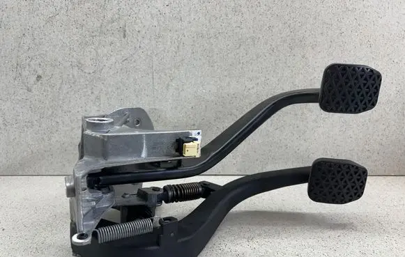 BMW 1 F20 F21 Brake pedal 678711 40302141052
