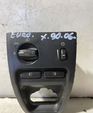 Volvo XC90 Light switch 8685450