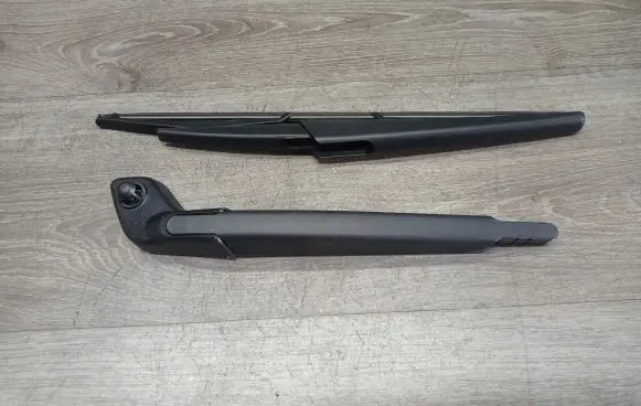 Volvo V70 Rear wiper blade arm