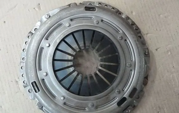 Volkswagen PASSAT CC Pressure plate 3082000396