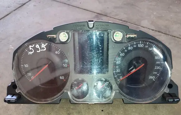 Volkswagen PASSAT B6 Speedometer (instrument cluster) 3C0920870Q