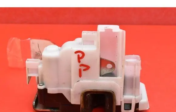 Opel Combo D Front door lock 519750790