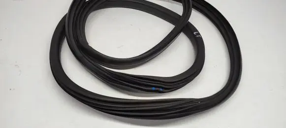 Renault Clio IV Front door rubber seal 