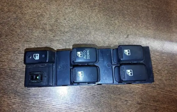 Hyundai Tucson JM Electric window control switch 1P0959857