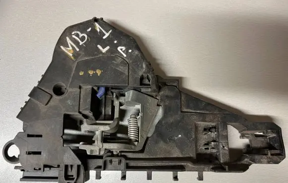 Mercedes-Benz B W245 Front door exterior handle/bracket A1697600234 981461100 0232995620
