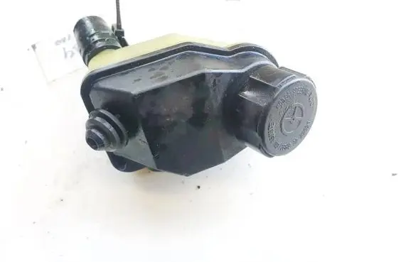 Brake fluid reservoir