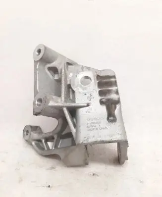 Volvo XC90 Engine mounting bracket 31430490