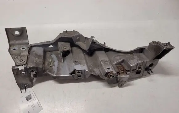 Jaguar S-Type Front bumper mounting bracket 4R838C280A