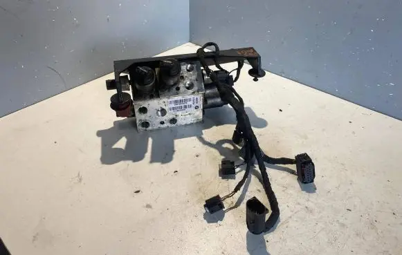 BMW 7 E65 E66 Active stabilizer control/valve assembly 6758704