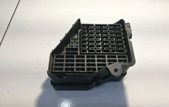 Audi A4 S4 B5 8D Fuse module 3846372
