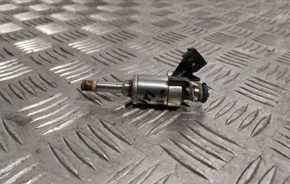 Nissan X-Trail T32 Fuel injector 0261500210