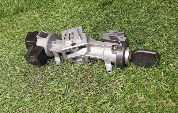 Ford Explorer Ignition lock 5F933F880A 6E5T15607AB