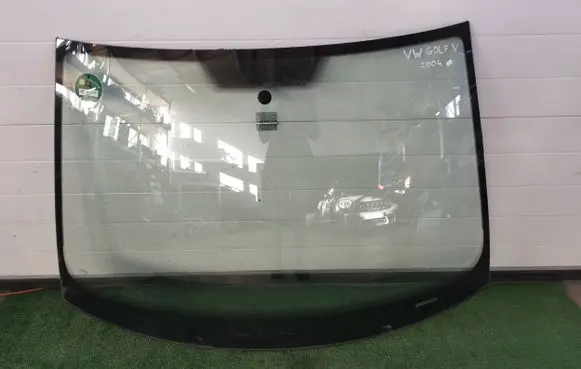 Volkswagen Golf V Front windscreen/windshield window 43R00348