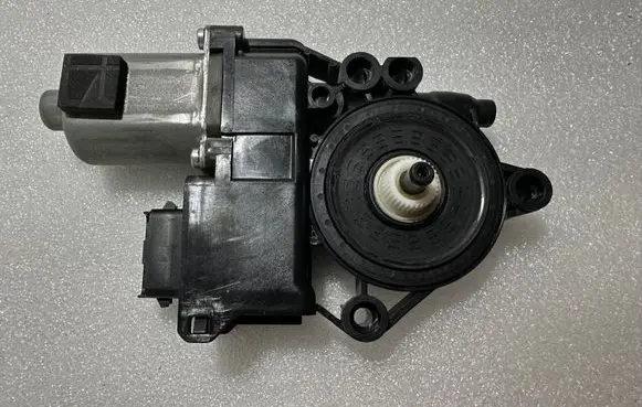 Hyundai i40 Front door window regulator motor 824603Z010 1B12 F00S1A2934