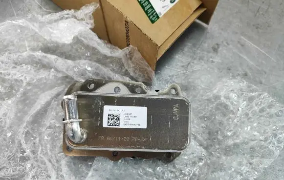 Land Rover Evoque I Engine oil radiator LR075630 LR073678